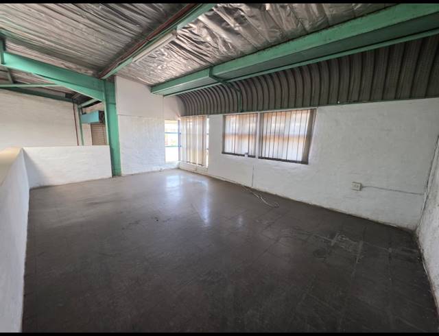 275M² WAREHOUSE TO LET IN STORMILL